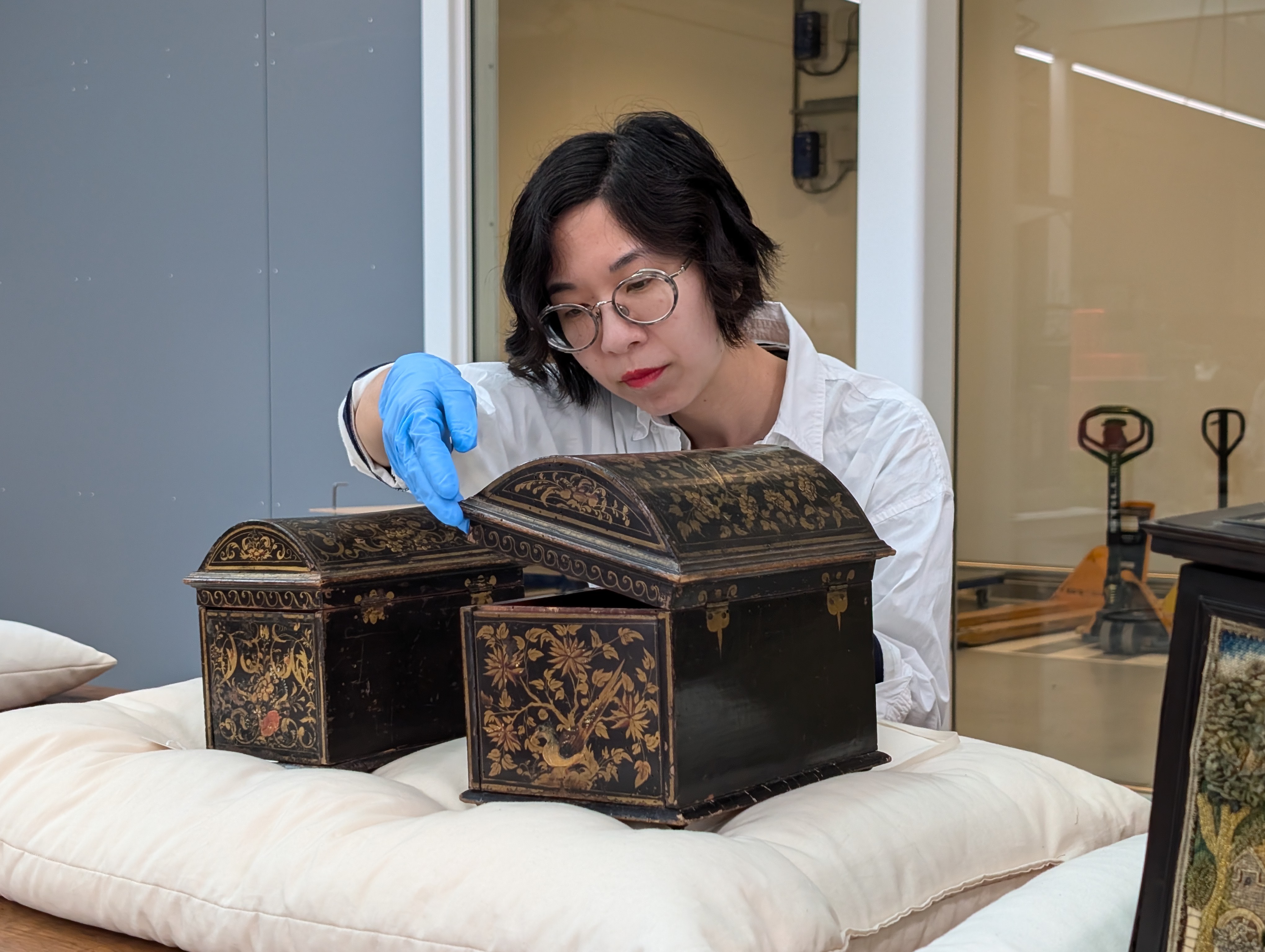 Christine Quach examines two seventeenth century Dutch women's boxes