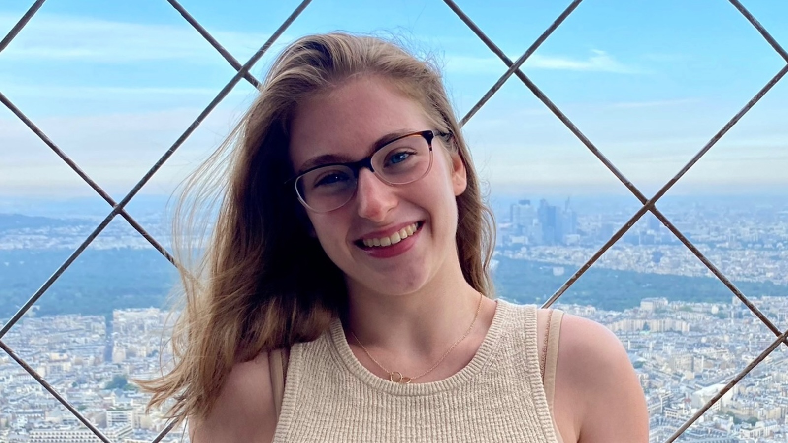 Lylah Messinger headshot